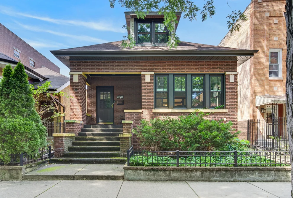 Unit for sale at 4940 N Whipple Street, Chicago, IL 60625