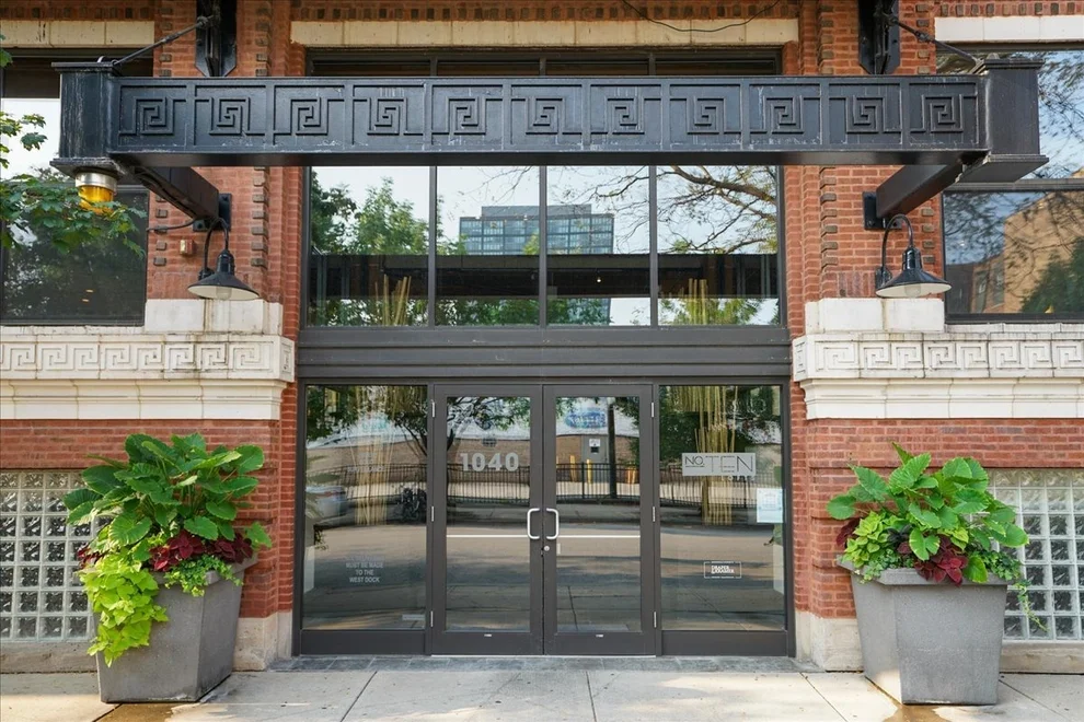 Unit for sale at 1040 W Adams Street, Chicago, IL 60607
