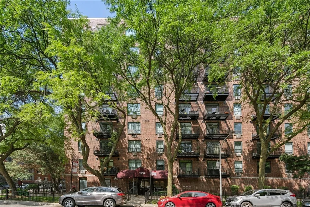 Unit for sale at 3900 N Pine Grove Avenue, Chicago, IL 60613