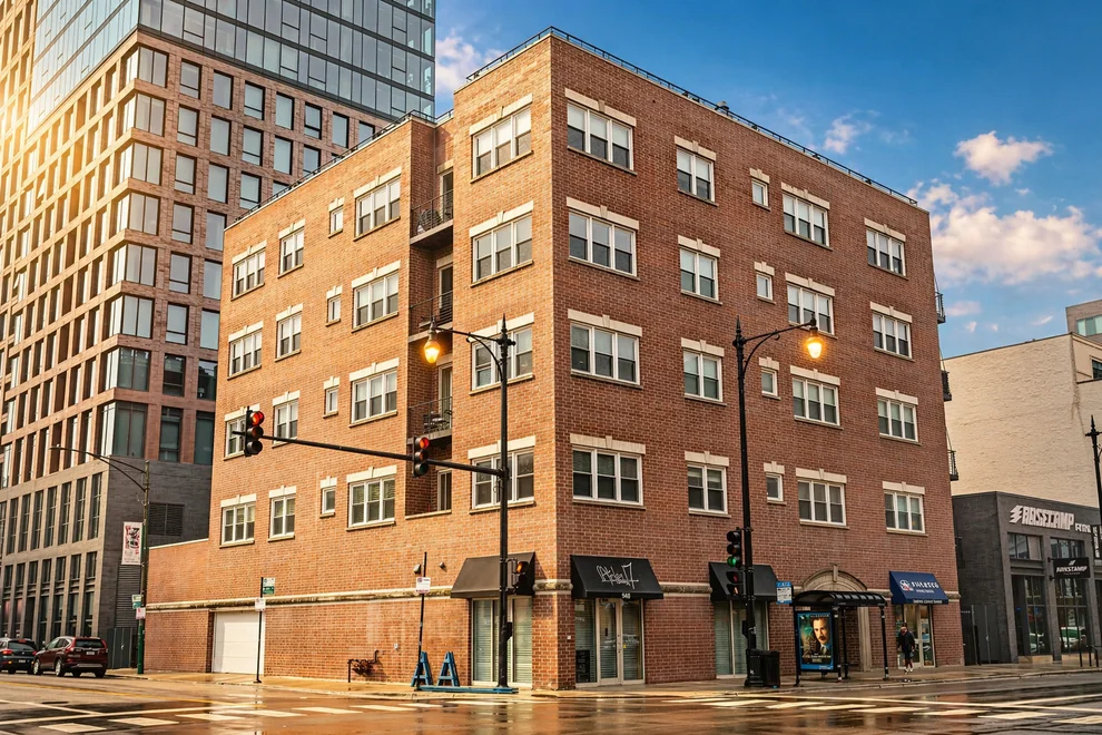 Unit for sale at 948 W Madison Street, Chicago, IL 60607