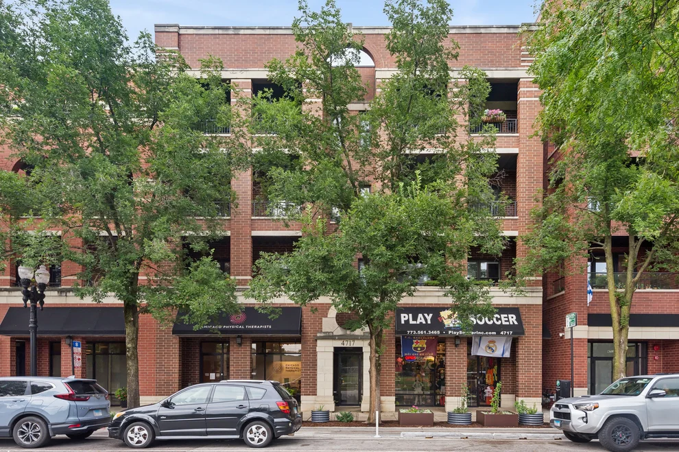 Unit for sale at 4717 N Clark Street, Chicago, IL 60640