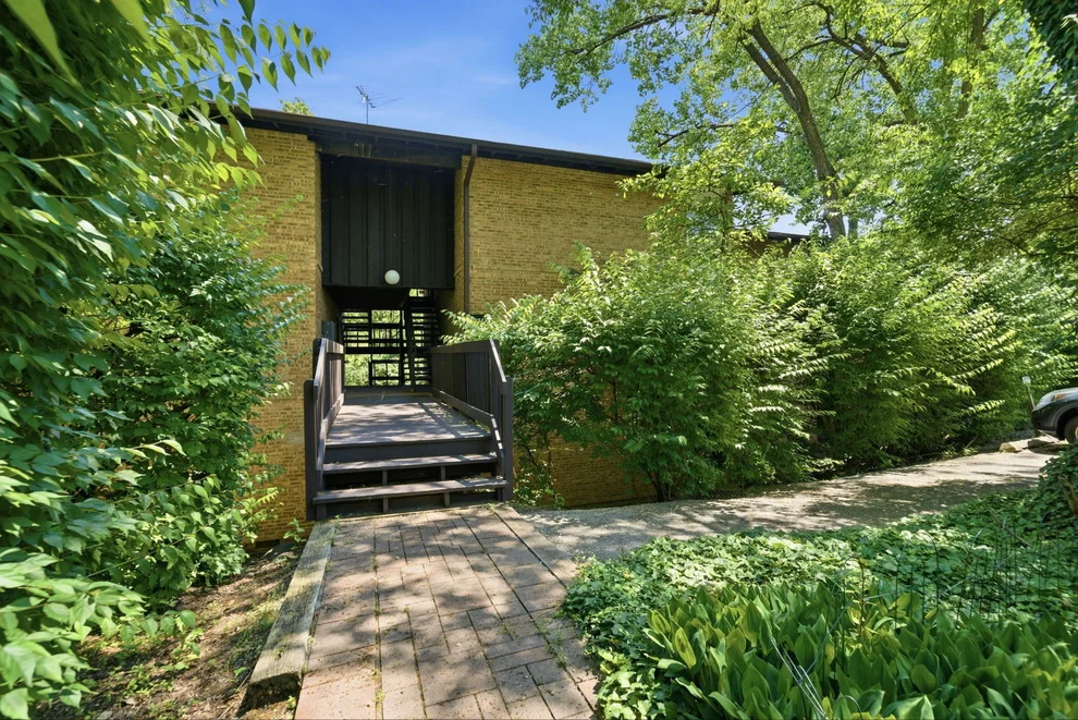 Unit for sale at 5517 E Lake Drive, Lisle, IL 60532