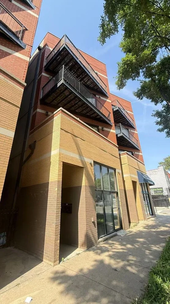 Unit for sale at 4002 S Western Avenue, Chicago, IL 60609