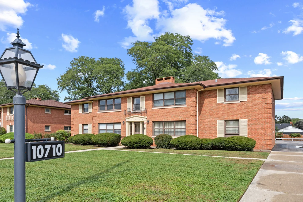 Unit for sale at 10710 W Cermak Road, Westchester, IL 60154