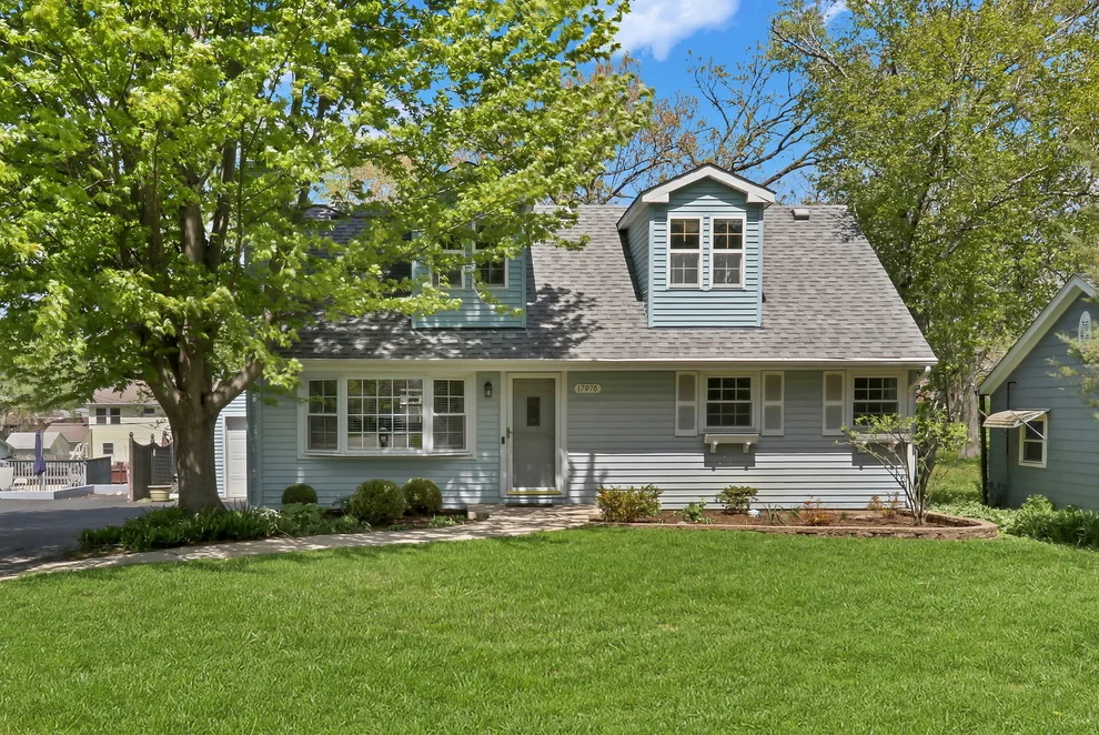 Unit for sale at 17976 W Big Oaks Road, Grayslake, IL 60030
