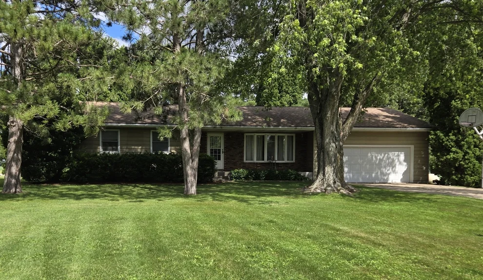 Unit for sale at 6428 S Oakwood Lane, Polo, IL 61064