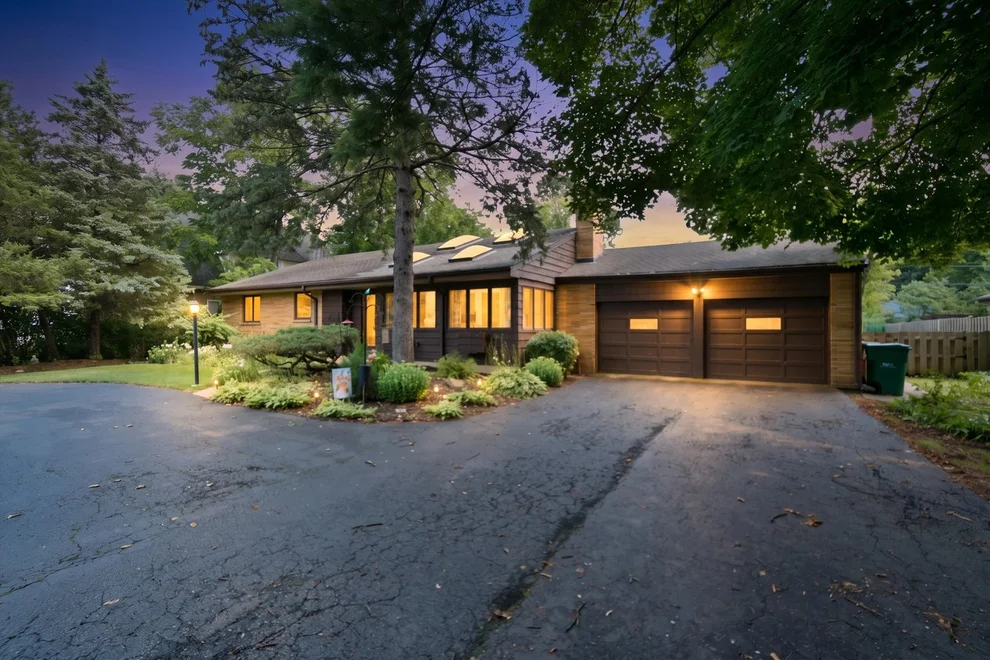 Unit for sale at 567 Happ Road, Northfield, IL 60093