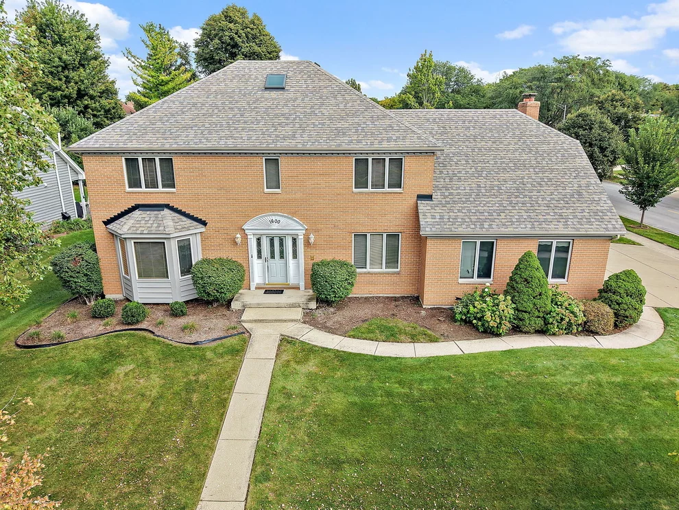 Unit for sale at 1600 Brentford Drive, Naperville, IL 60563
