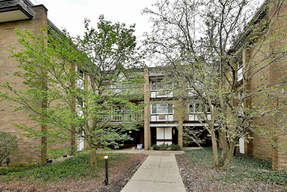 Unit for sale at 360 Claymoor Avenue, Hinsdale, IL 60521