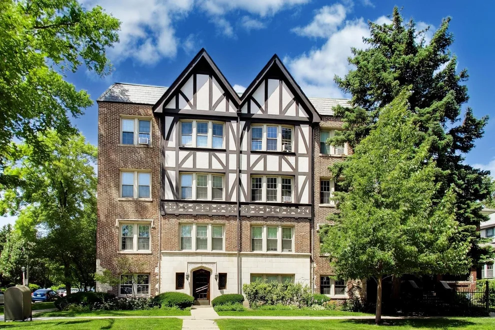 Unit for sale at 530 Washington Boulevard, Oak Park, IL 60302