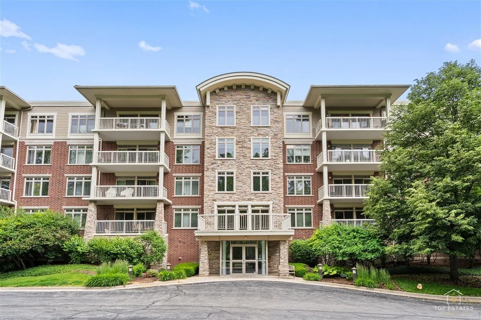 Unit for sale at 425 Benjamin Drive, Vernon Hills, IL 60061