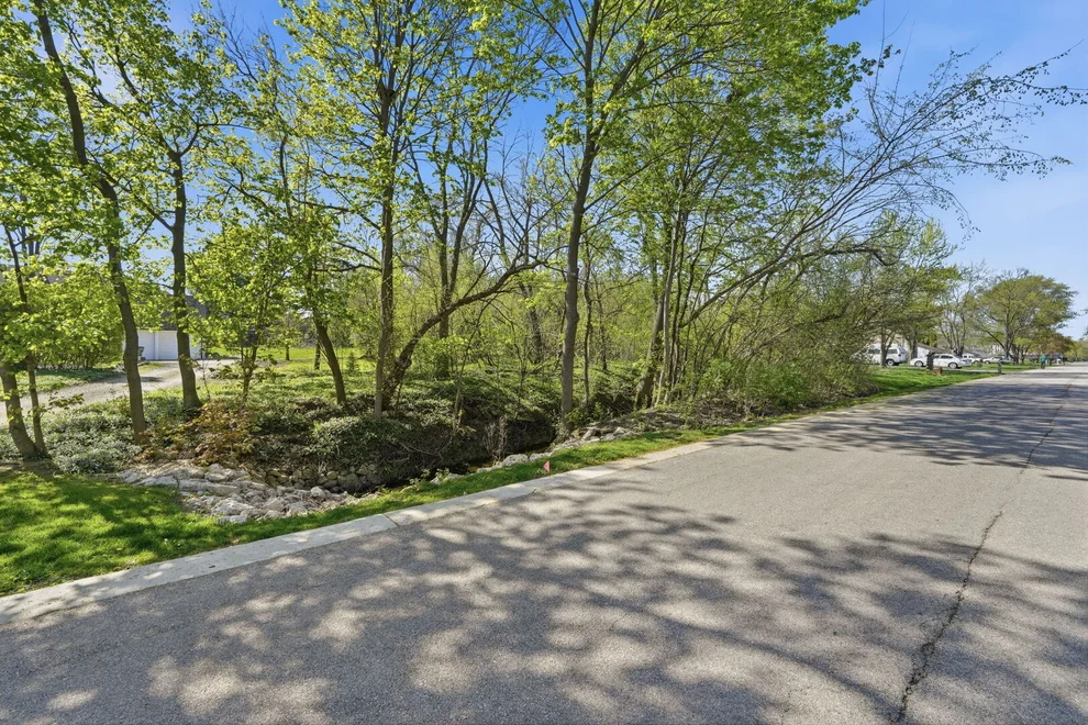 Unit for sale at 882 N FRANKLIN Avenue, Palatine, IL 60067