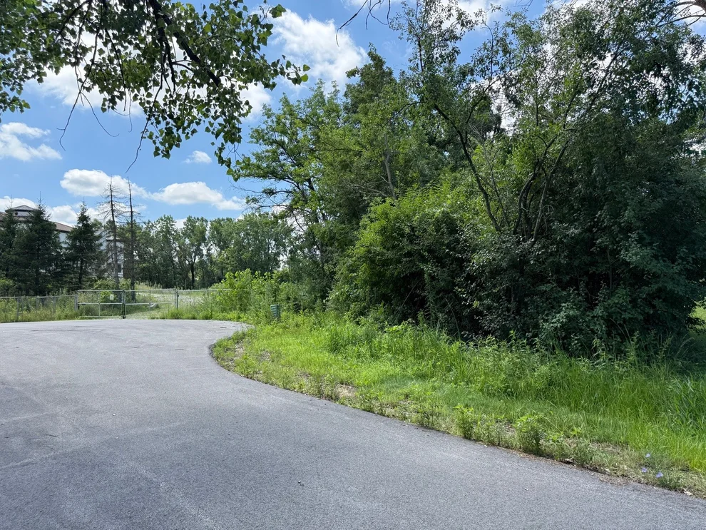 Unit for sale at 8625 Meadowbrook Drive, Burr Ridge, IL 60527