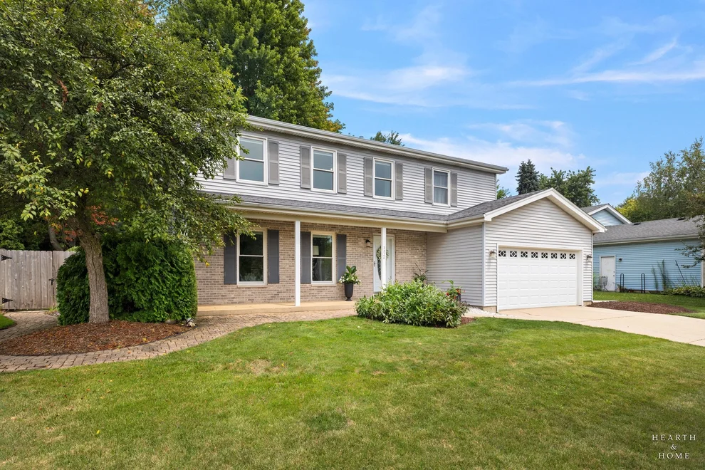 Unit for sale at 3220 W Lorient Drive, McHenry, IL 60050