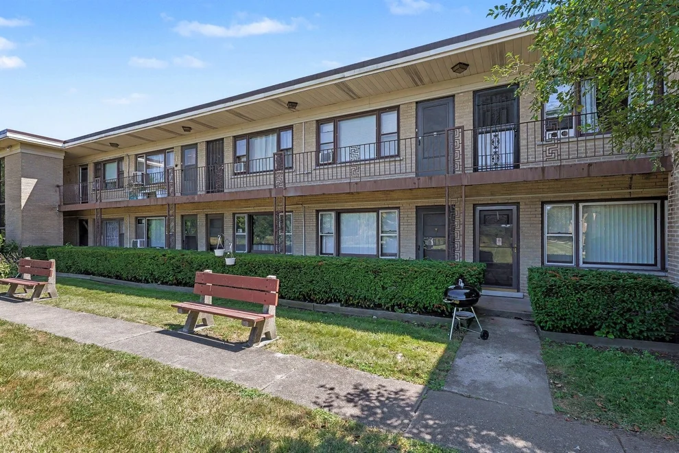 Unit for sale at 12 King Arthur Court, Northlake, IL 60164