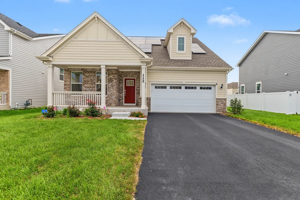 Unit for sale at 112 SWEETFLAG Circle, Elgin, IL 60124
