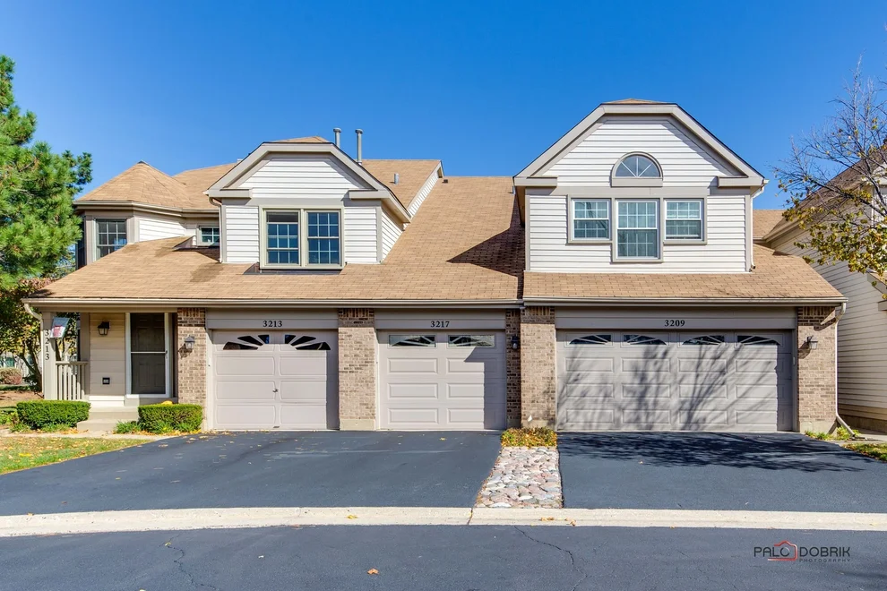Unit for sale at 3209 N Daniels Court, Arlington Heights, IL 60004