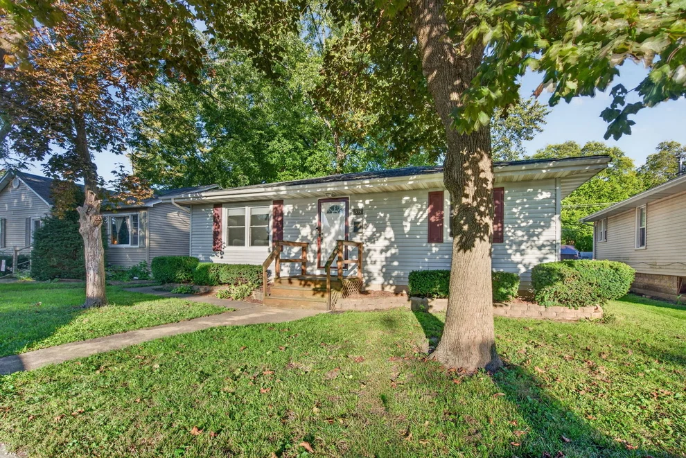 Unit for sale at 335 S Mazon Street, Coal City, IL 60416