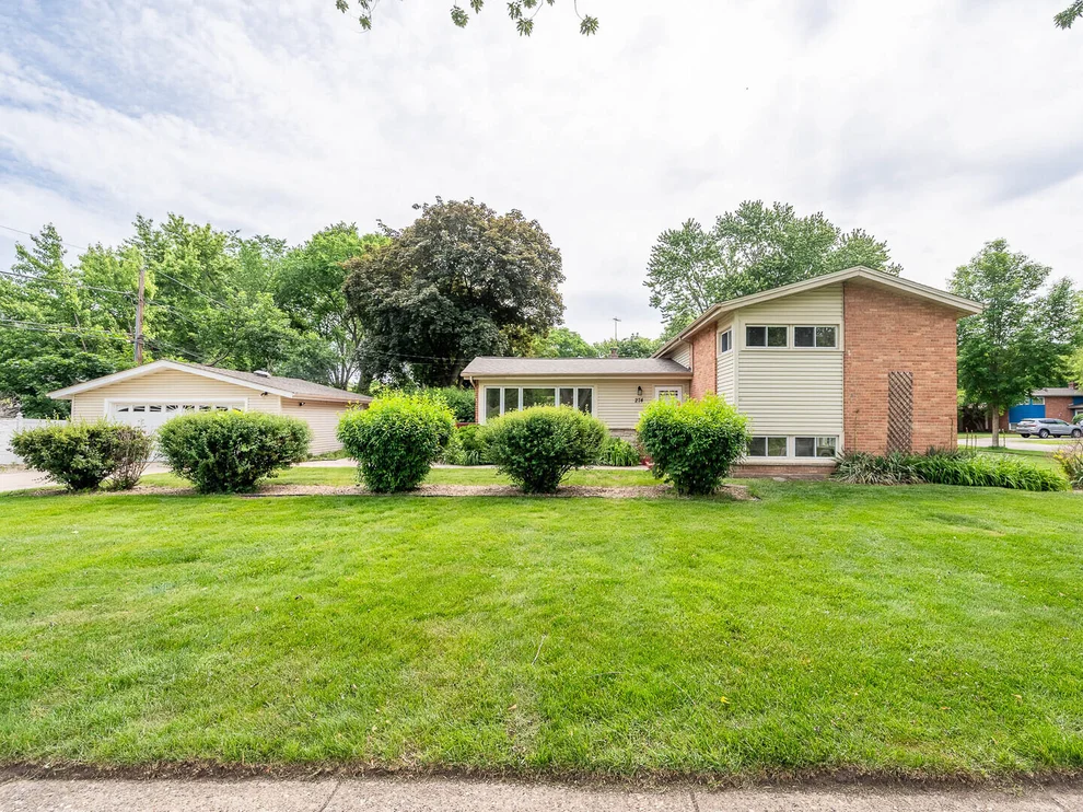 Unit for sale at 274 Pleasant Hill Boulevard, Palatine, IL 60067