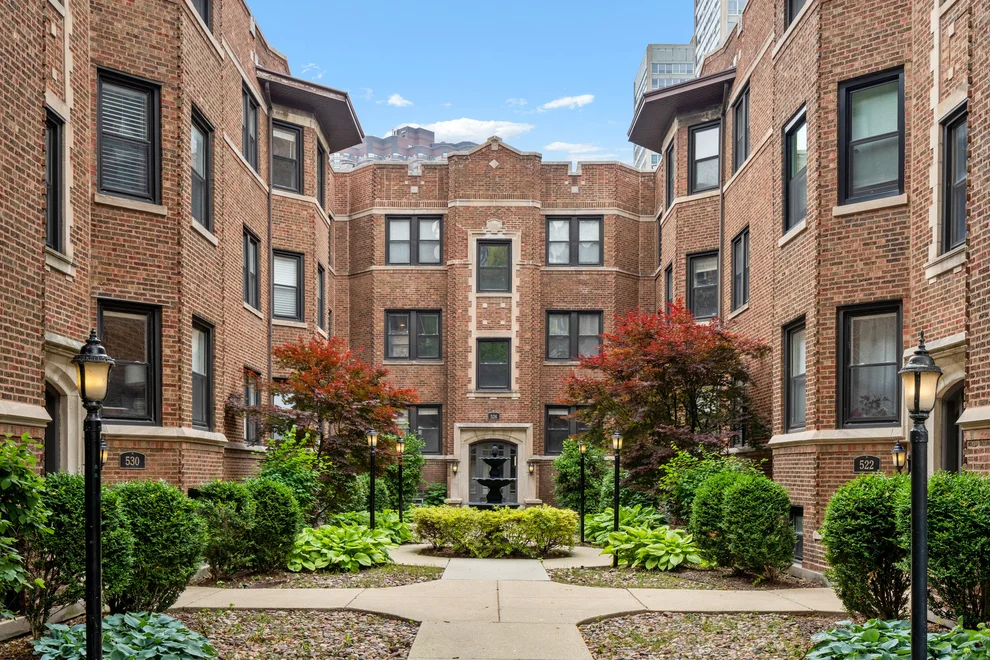 Unit for sale at 524 W Cornelia Avenue, Chicago, IL 60657