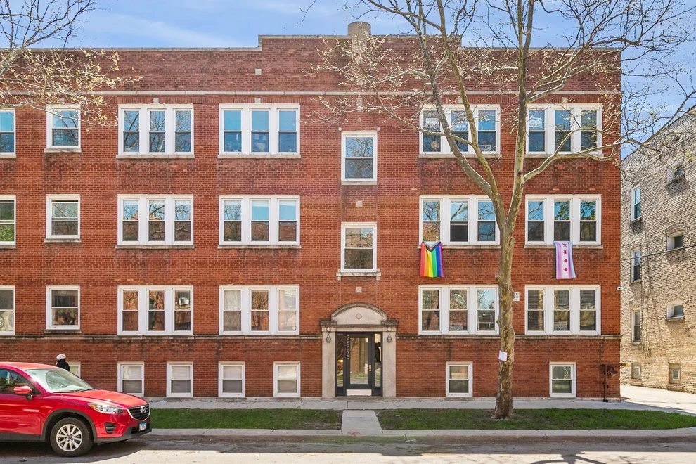 Unit for sale at 2607 W GUNNISON Street, Chicago, IL 60625