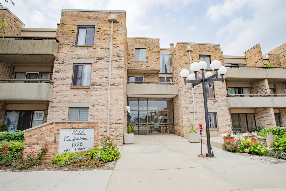 Unit for sale at 1926 Prairie Square, Schaumburg, IL 60173