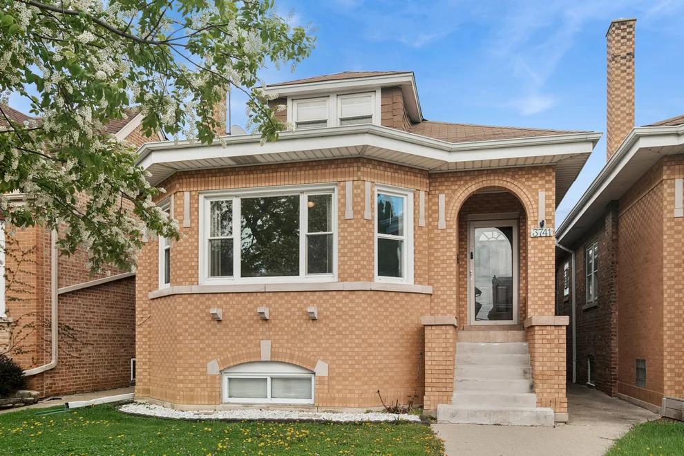 Unit for sale at 3741 N Nottingham Avenue, Chicago, IL 60634