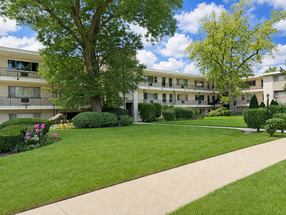 Unit for sale at 501 E Prospect Avenue, Mount Prospect, IL 60056