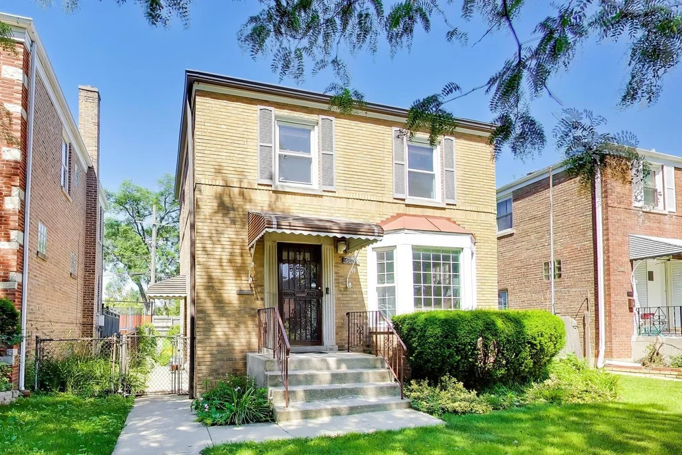 Unit for sale at 6028 N Whipple Street, Chicago, IL 60659