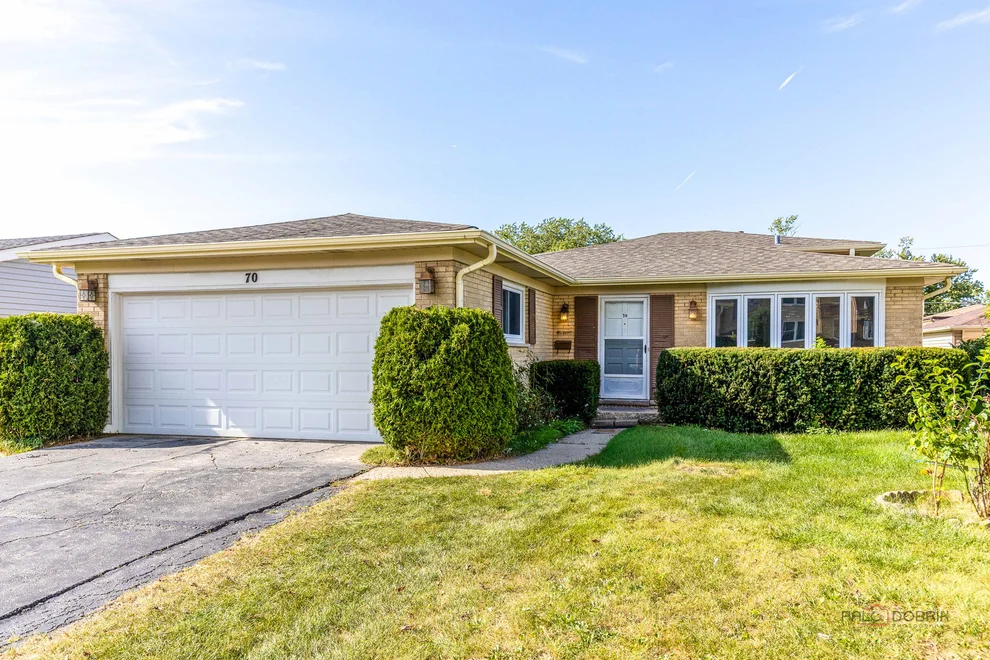 Unit for sale at 70 Dover Drive, Des Plaines, IL 60018