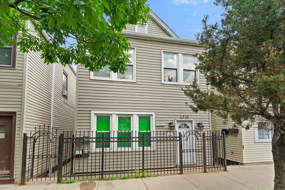 Unit for sale at 4318 S Hermitage Avenue, Chicago, IL 60609