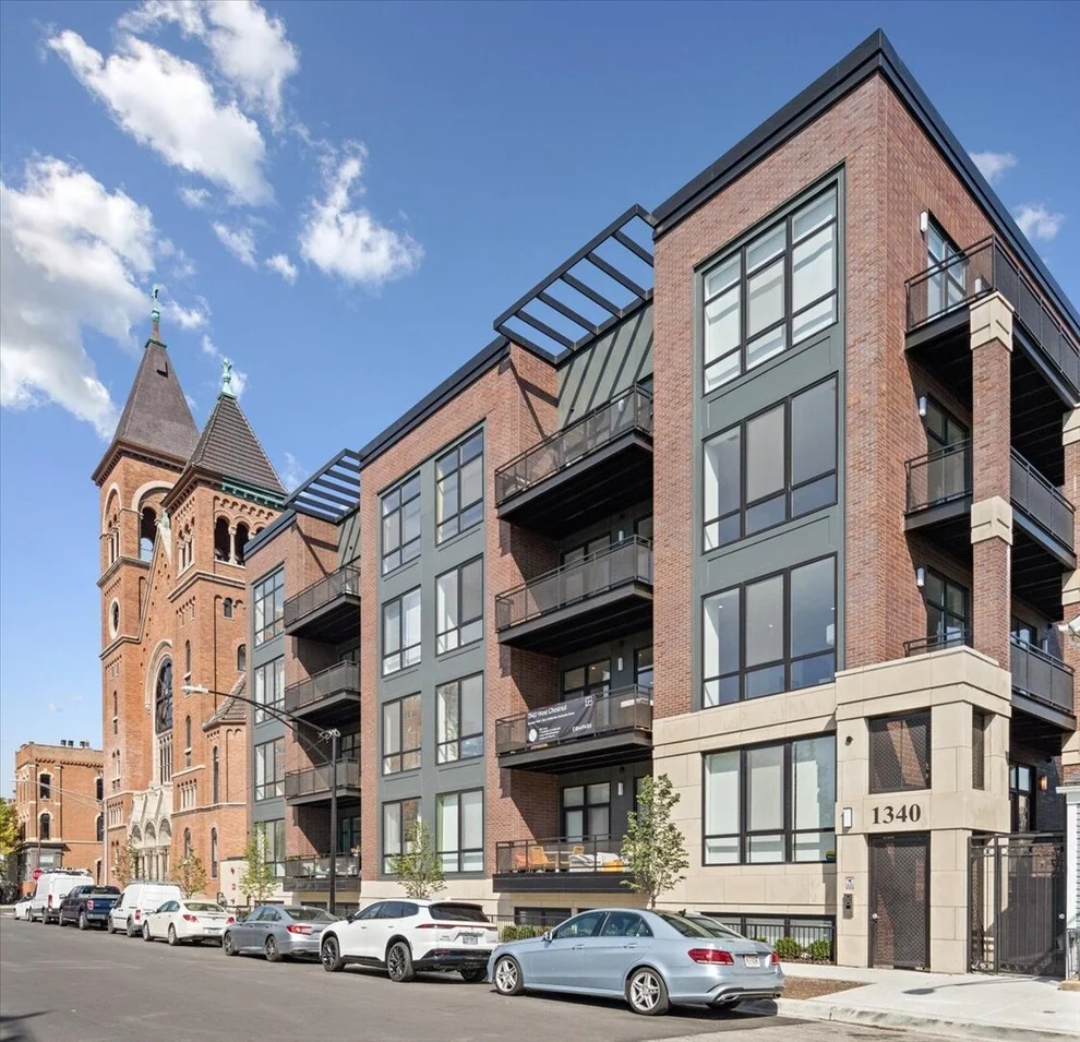Unit for sale at 1340 W Chestnut Street, Chicago, IL 60642