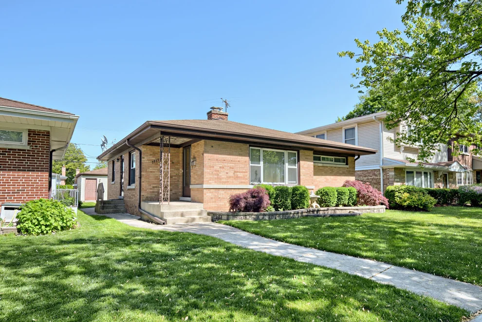 Unit for sale at 7935 Keeler Avenue, Skokie, IL 60076