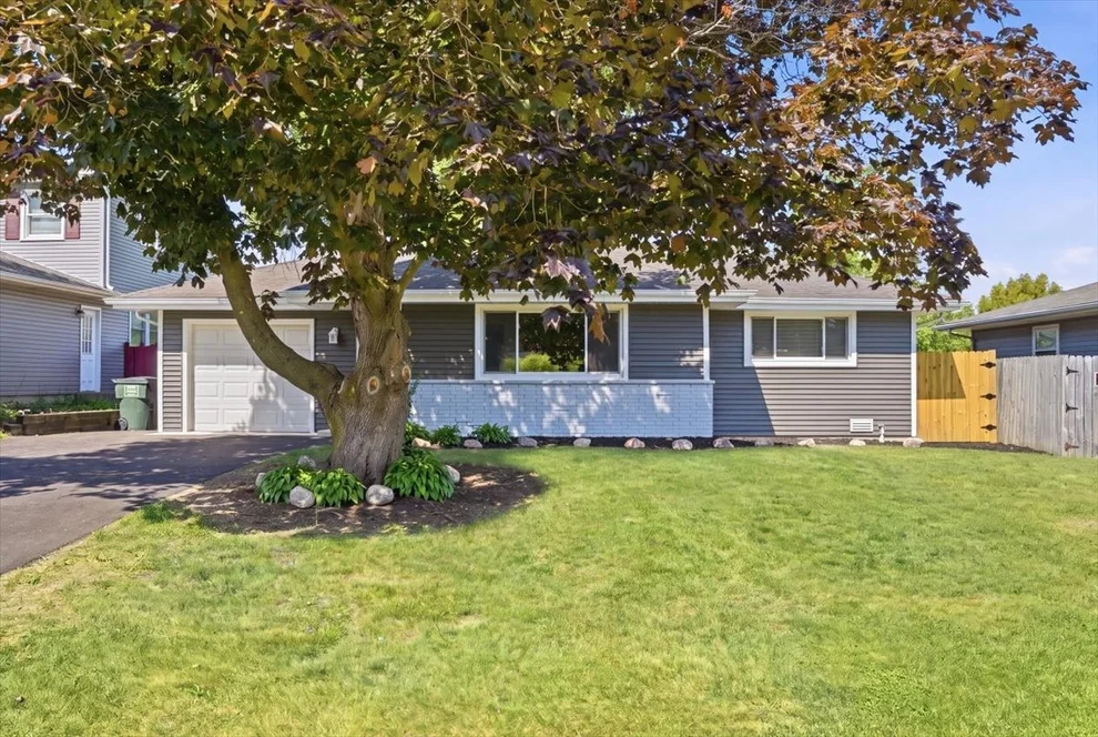 Unit for sale at 412 S Thornwood Drive, Lindenhurst, IL 60046