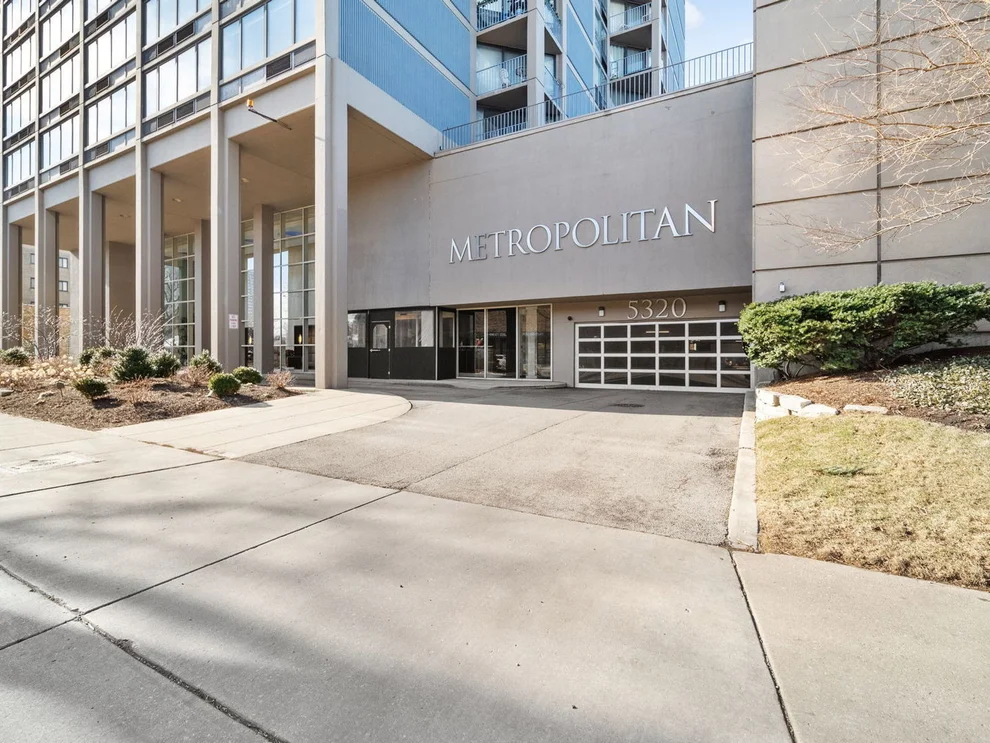 Unit for sale at 5320 N Sheridan Road, Chicago, IL 60640