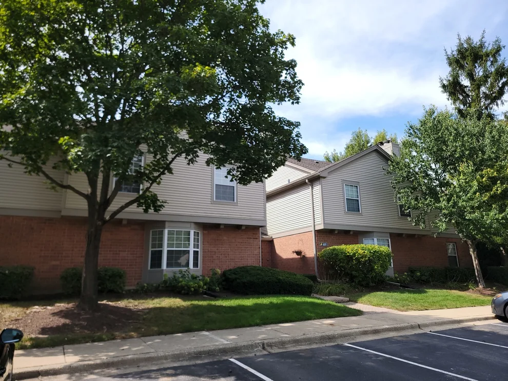 Unit for sale at 137 White Oak Court, Schaumburg, IL 60195