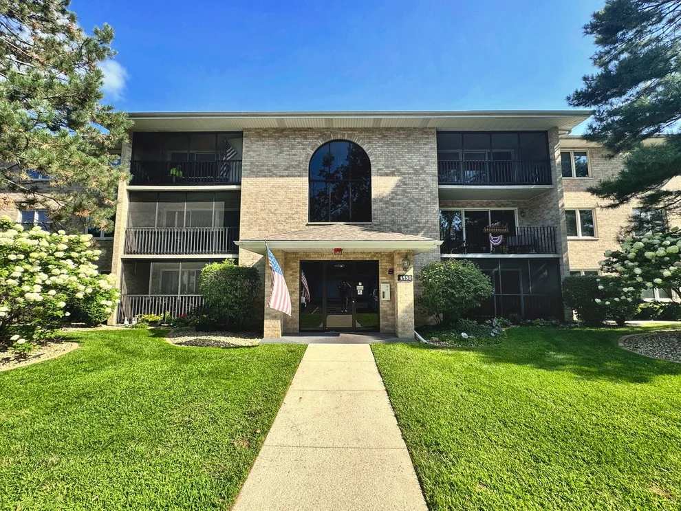 Unit for sale at 4950 134th Court, Crestwood, IL 60418