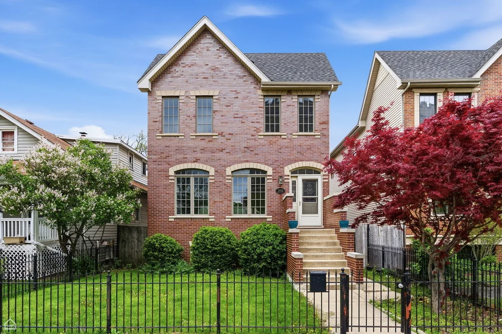 Unit for sale at 5150 W WINNEMAC Avenue, Chicago, IL 60630