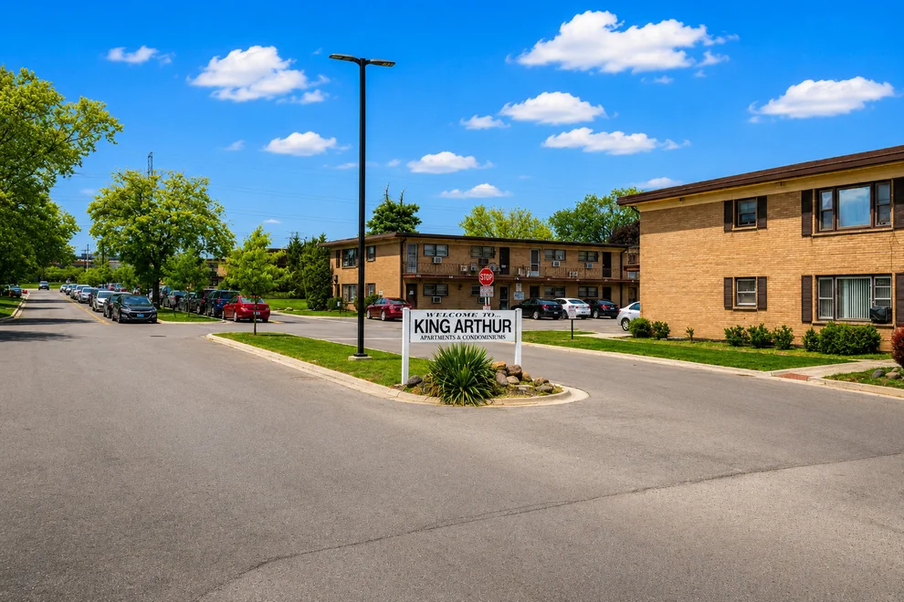 Unit for sale at 39 King Arthur Court, Northlake, IL 60164