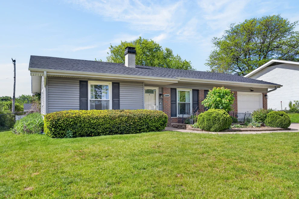 Unit for sale at 1345 Devonshire Lane, Hoffman Estates, IL 60169