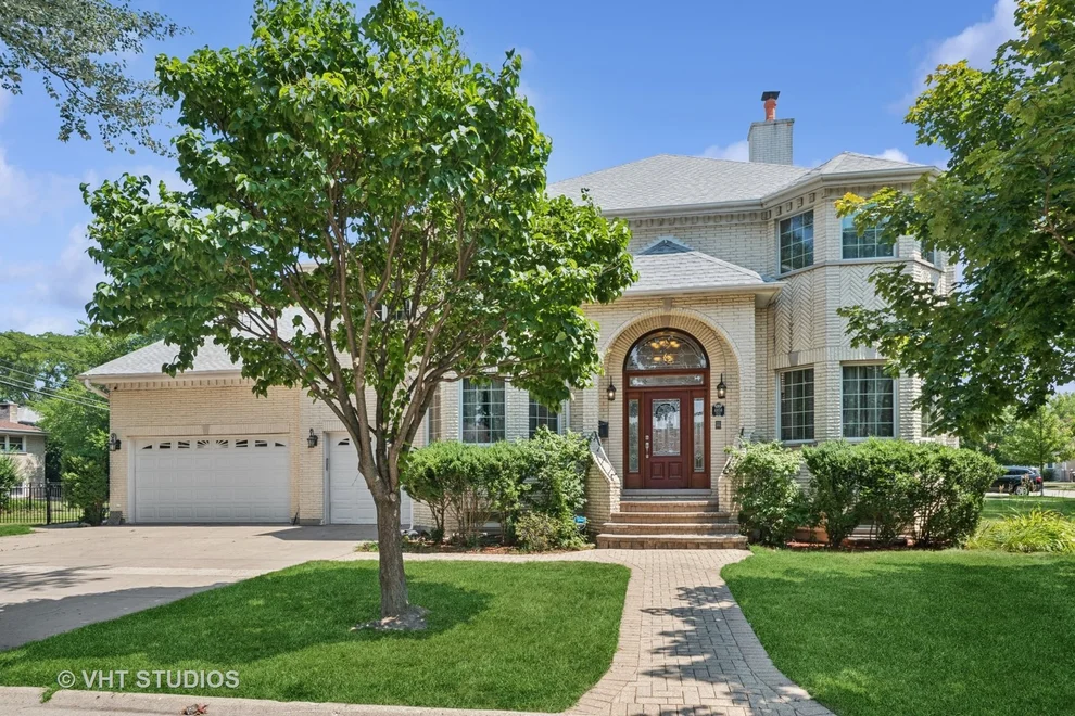 Unit for sale at 4858 W Chase Avenue, Lincolnwood, IL 60712