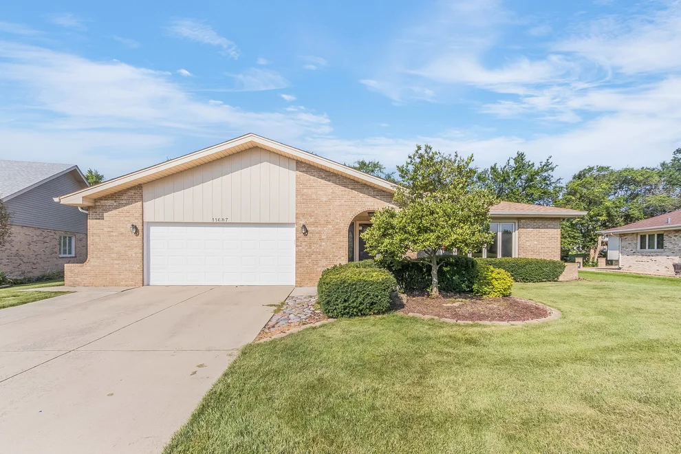 Unit for sale at 11687 Valley Brook Drive, Orland Park, IL 60467
