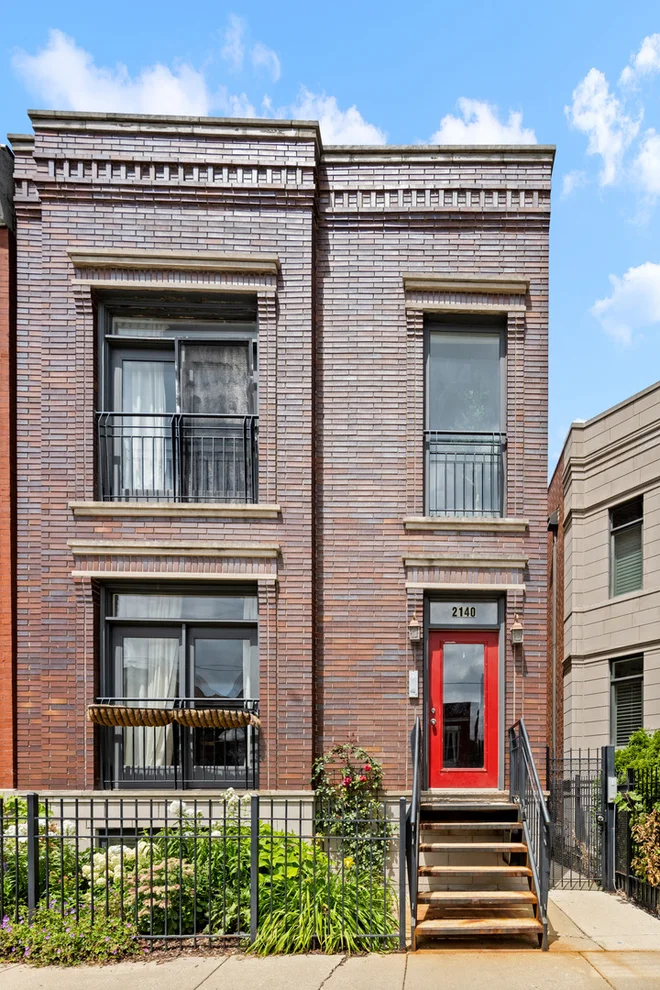 Unit for sale at 2140 W Huron Street, Chicago, IL 60612