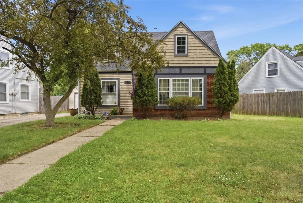 Unit for sale at 551 Sunset Drive, Elgin, IL 60123