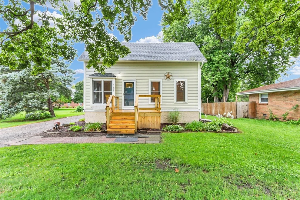 Unit for sale at 205 E South Street, Mansfield, IL 61854