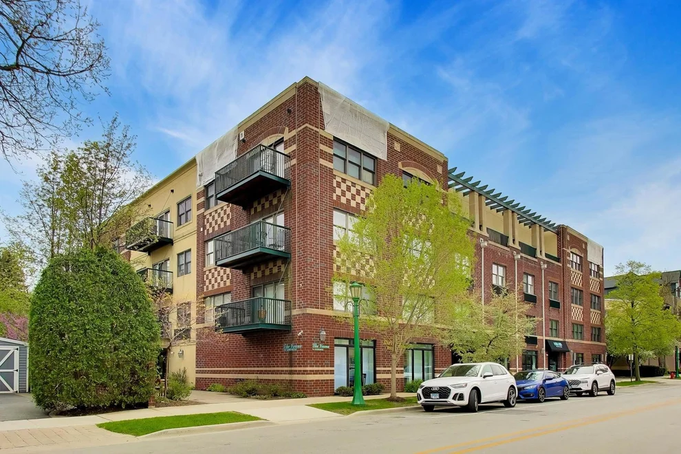 Unit for sale at 1107 Greenleaf Avenue, Wilmette, IL 60091