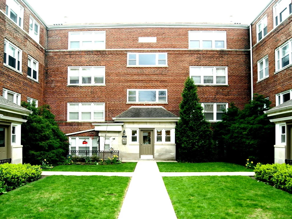 Unit for sale at 2927 W Summerdale Avenue, Chicago, IL 60625