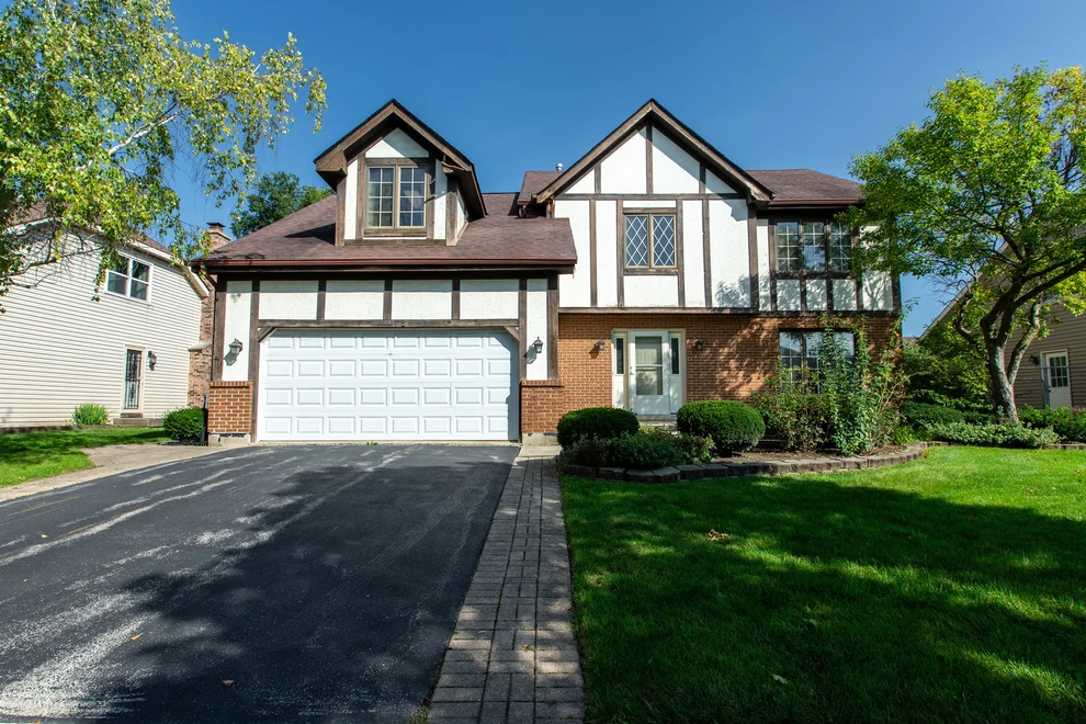 Unit for sale at 1033 Oakwood Drive, Westmont, IL 60559