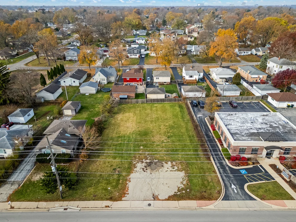 Unit for sale at 3920 N CASS Avenue, Westmont, IL 60559