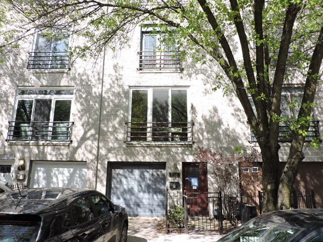 Unit for sale at 638 N Armour Street, Chicago, IL 60642